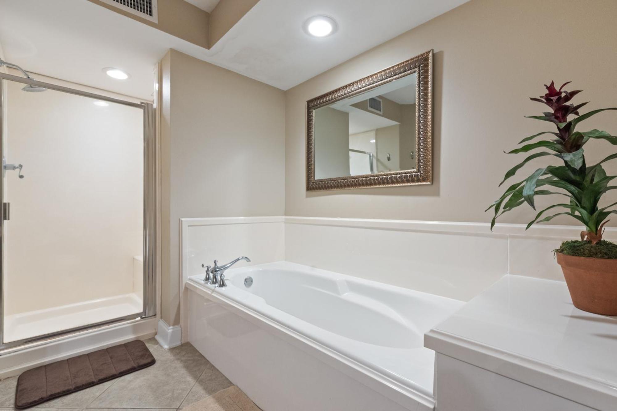 Fun 2 Bed/2 Bath Condo With Pool On Biloxi Beach Buitenkant foto
