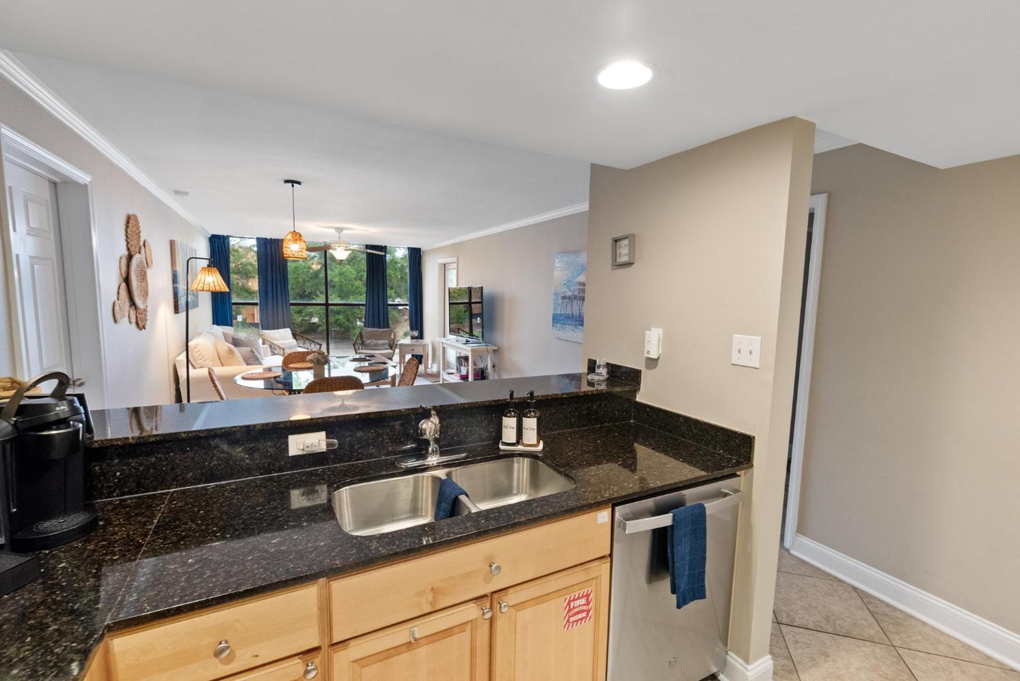 Fun 2 Bed/2 Bath Condo With Pool On Biloxi Beach Buitenkant foto